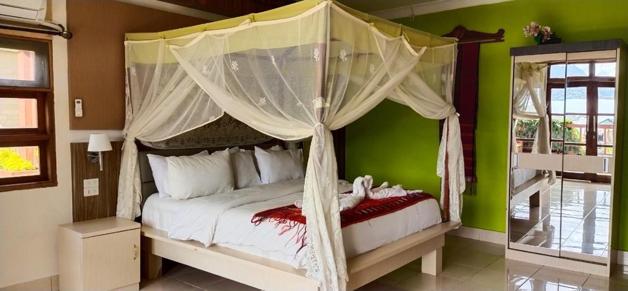 Toba Village Inn Tuk Tuk Esterno foto