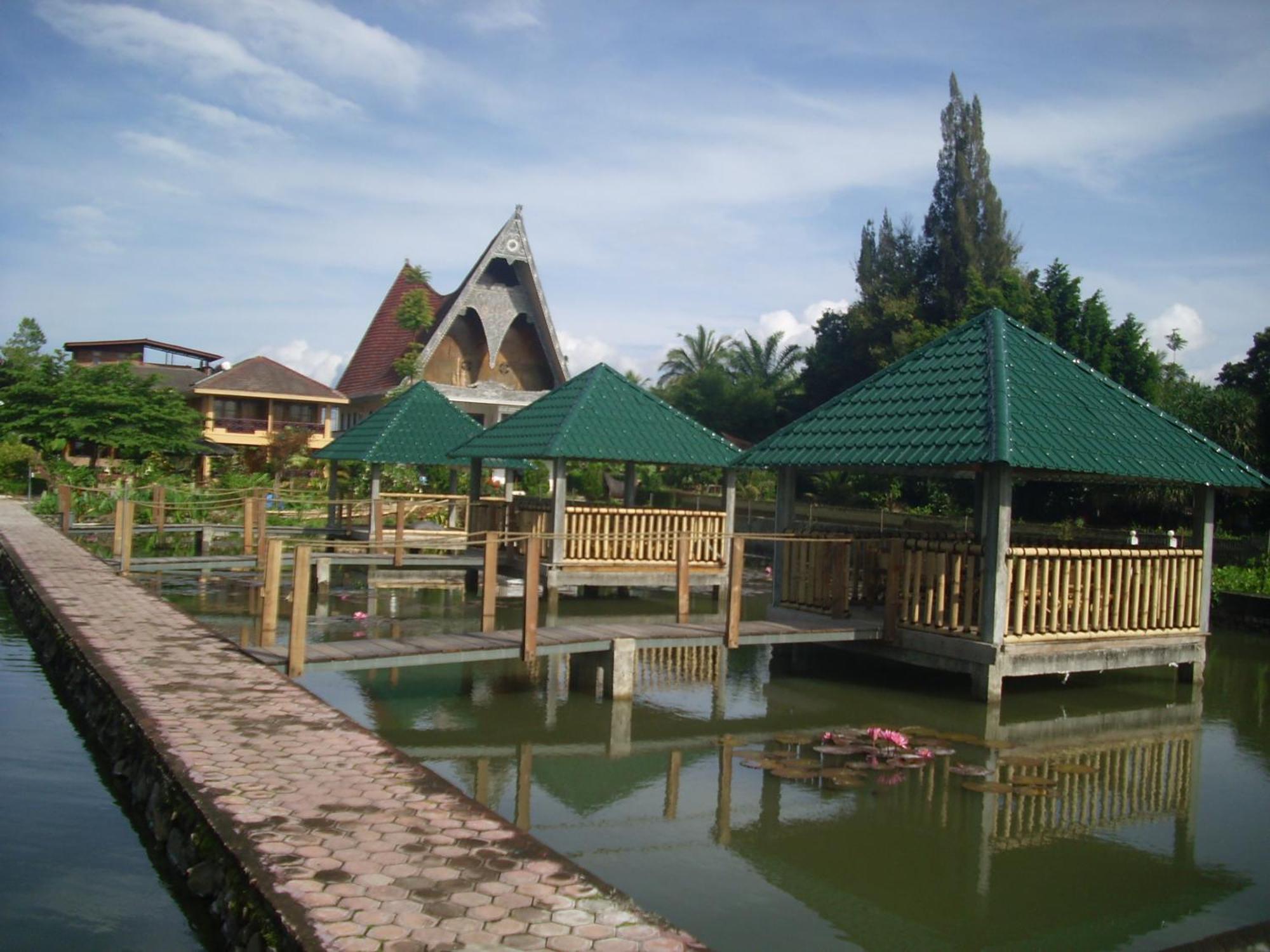 Toba Village Inn Tuk Tuk Esterno foto