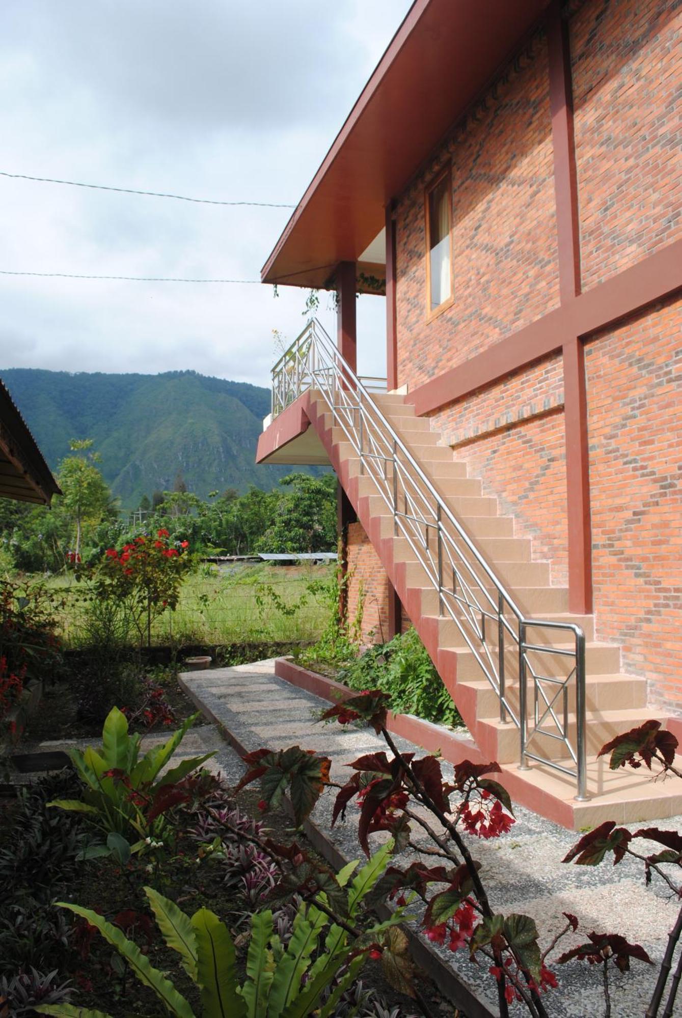 Toba Village Inn Tuk Tuk Esterno foto