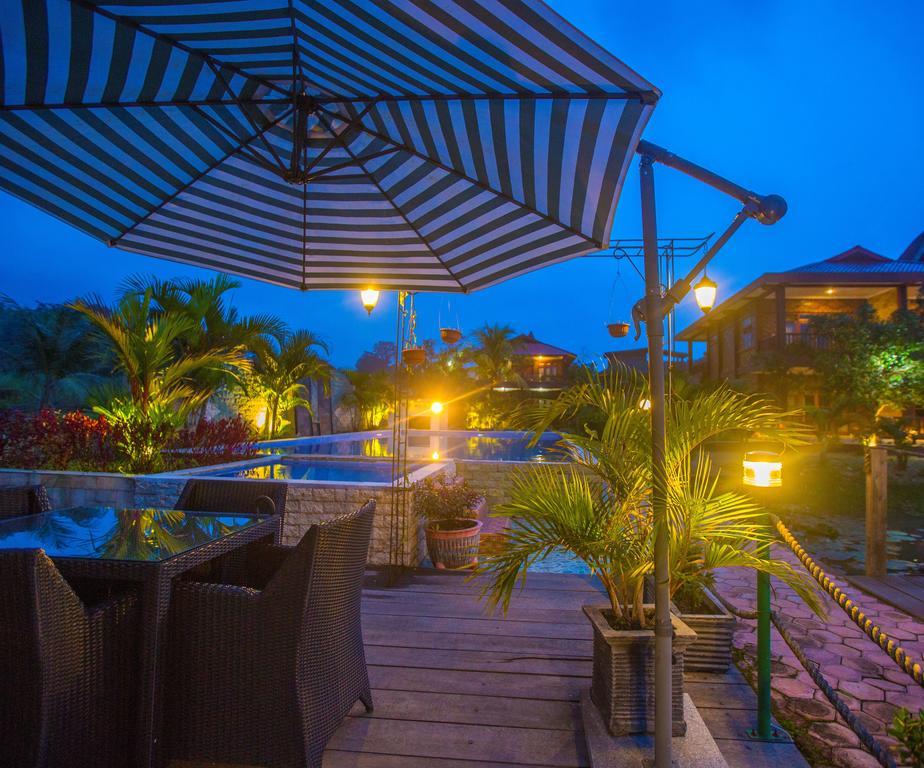 Toba Village Inn Tuk Tuk Esterno foto