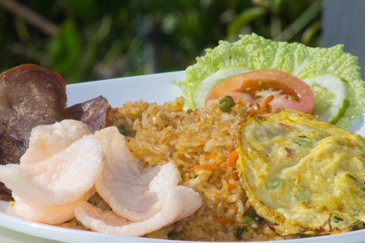 Toba Village Inn Tuk Tuk Esterno foto
