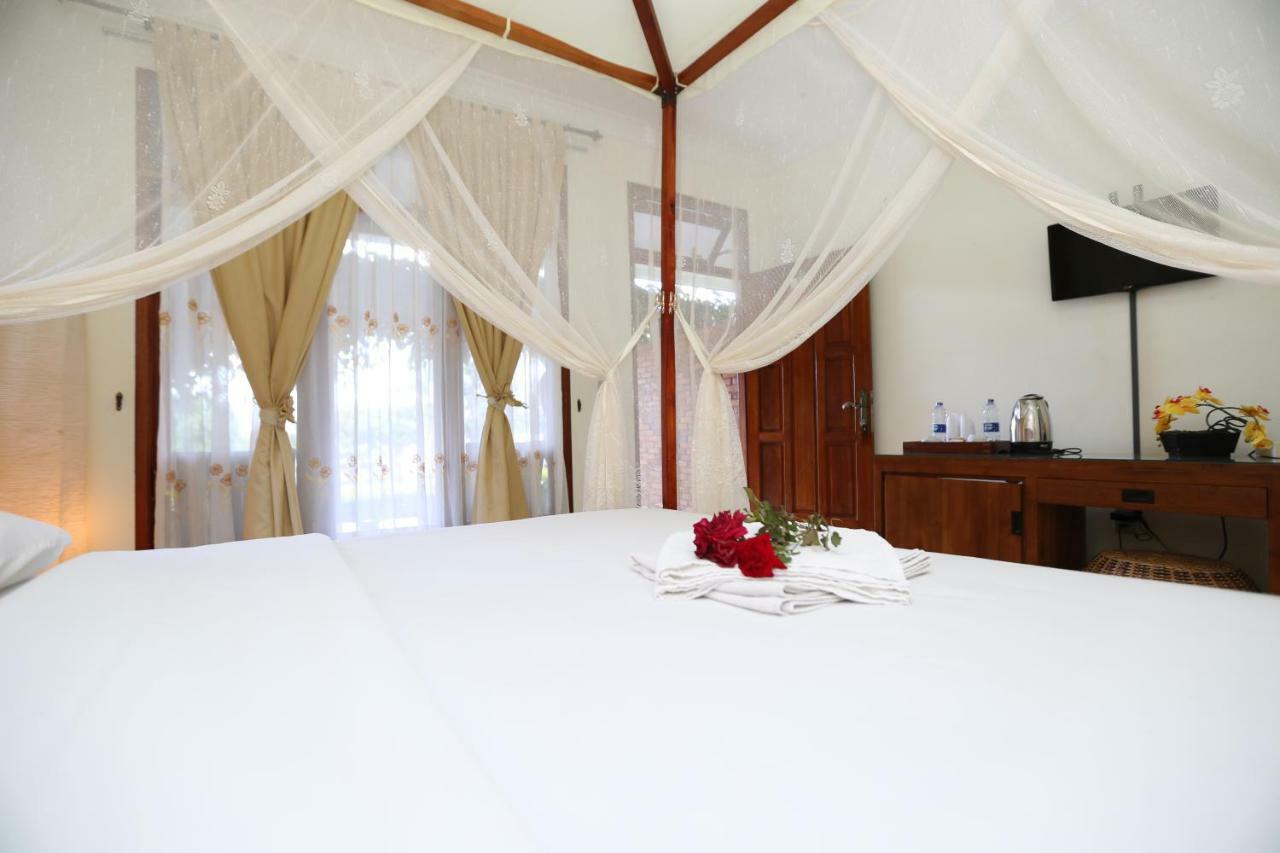 Toba Village Inn Tuk Tuk Esterno foto